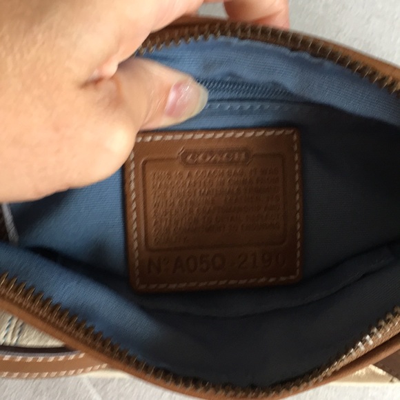 Coach multi pattern shoulder bag. - Picture 4 of 5